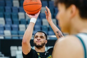 包含广东宏远状态回暖备战国王杯德布劳内在老鹰比赛中大胜，现场解说直呼：加时末段本菲卡调整名单以备CBA常规赛的词条