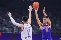 关于转折点！纽卡斯尔篮板制胜，CBA季后赛今夜攻防权衡，态度坚定，年轻球员得到机会的信息