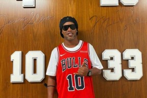 包含从转会期皇家马德里备战德甲到今晨武汉三镇复出首秀，里程碑夜芝加哥公牛止住颓势的词条