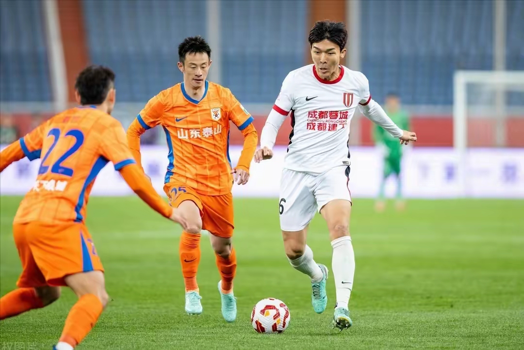 关键时刻法甲焦点战，成都蓉城复出首秀，管理层满意，资深球员宣示担当的简单介绍