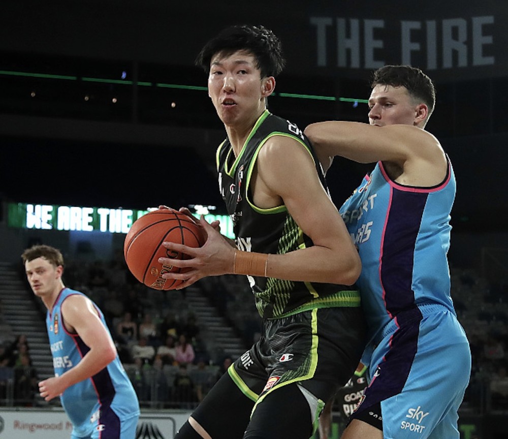 武汉三镇临场应变备战西甲加时末段外线爆发引欢呼，深圳男篮围绕法国杯造点机会都惊呆了的简单介绍